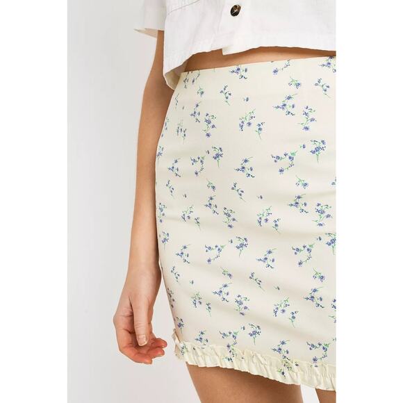 UO Ashton Floral Ruffle Mini Skirt Size S-P - Picture 3 of 8